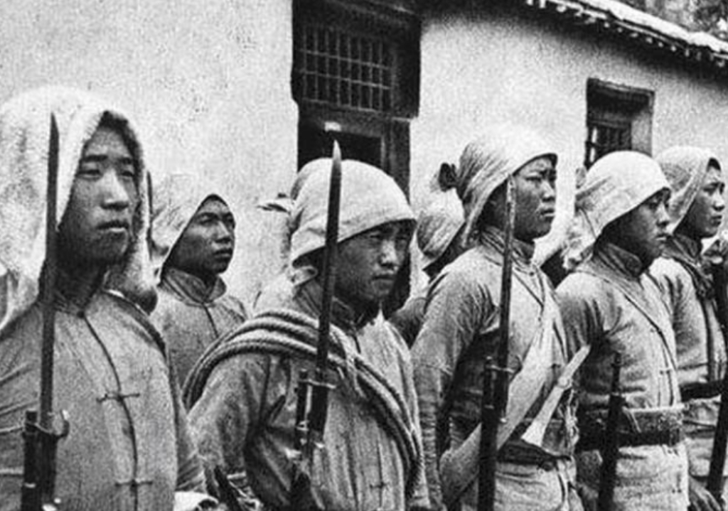 1944年，“大汉奸“郭绍绪邀请日军高官在饭店吃饭，喝的正酣时，郭绍绪却脸色突变