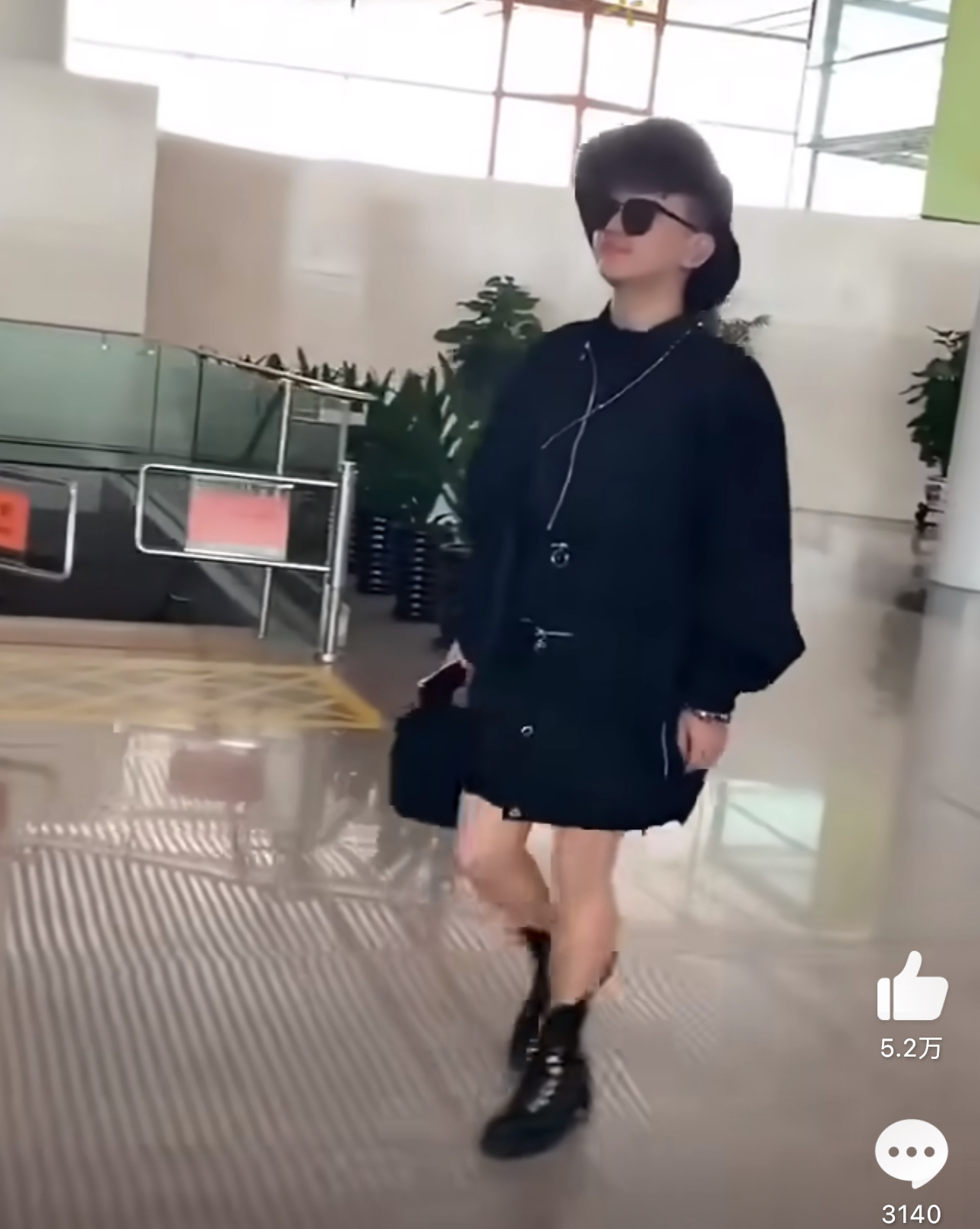 刘大锁曝张大大录音 张大大沉默不语 淡定在机场“走秀” 你怎么看？