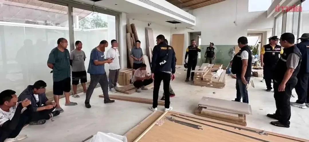 泰国一下子抓了8名中国人。
这8名中国人都是持旅游签证入境后，在泰国当地非法务工