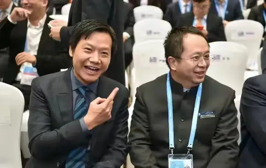 周鸿祎在网红这一条道上再怎么努力，影响力应该也比不过雷军！因为雷总身上有一种亲和
