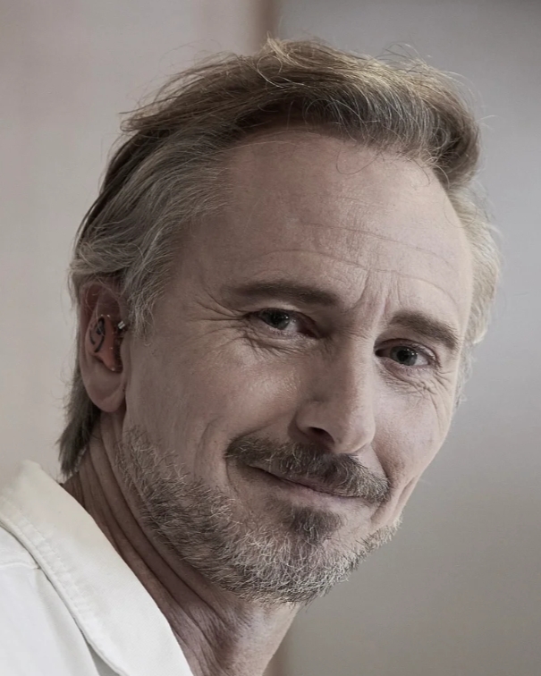 思念亡妻屋中烧炭，再见了河国荣