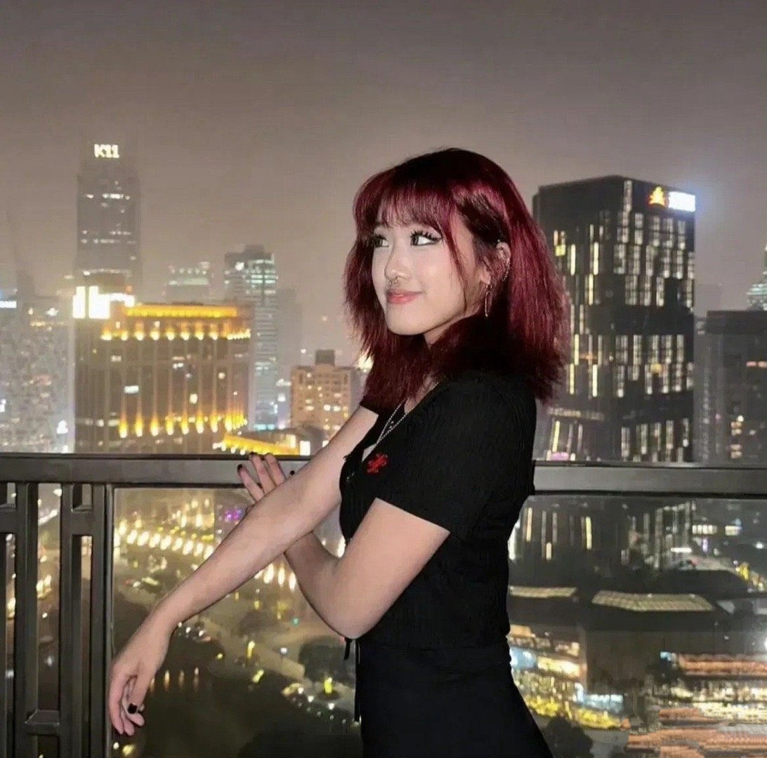 变性、女装，看了国外星二代操作，发现梧桐妹戴九个环真不算什么
演员贾静雯的女儿梧