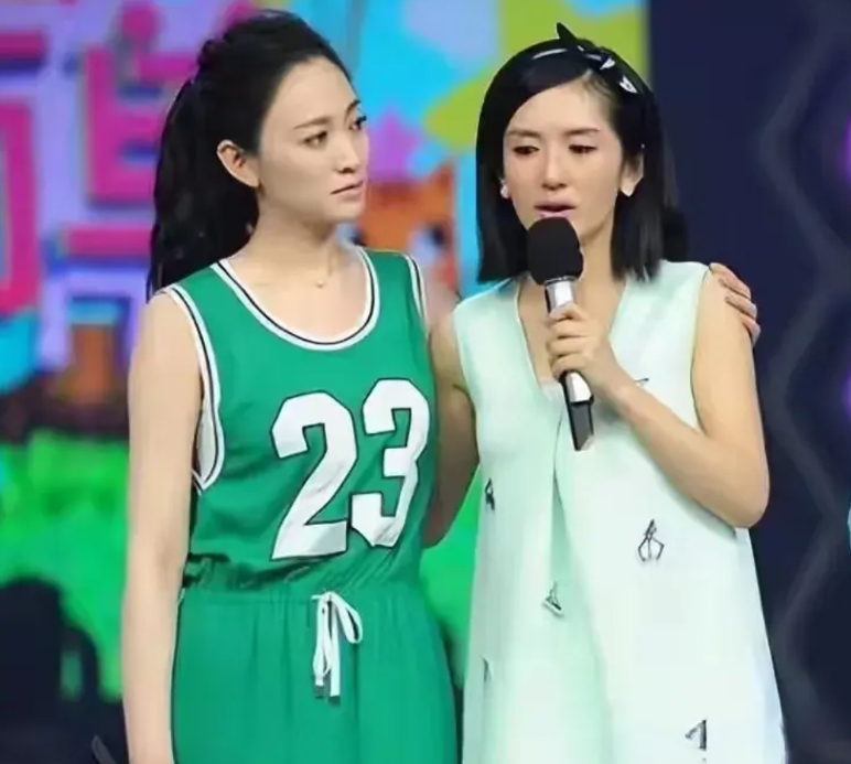 2024年李小冉和谢娜经济实力差距：

谢娜：知名主持人和综艺常客，年薪大概在2