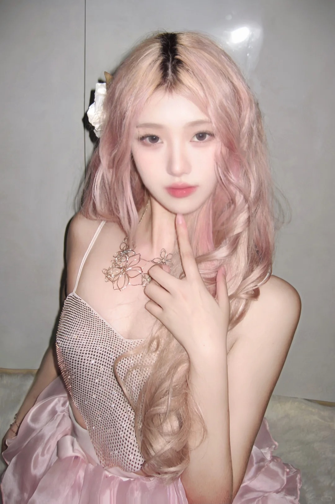 今天有点漂亮
#拍出氛围感 #来拍照了 #闪光灯拍照