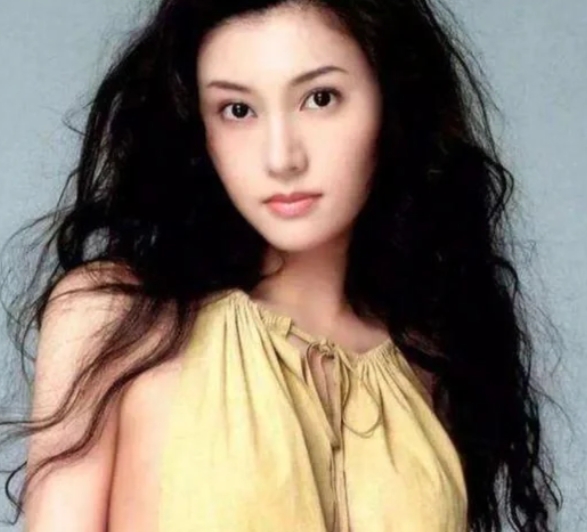 李嘉欣与刘銮雄痴缠10年终无果