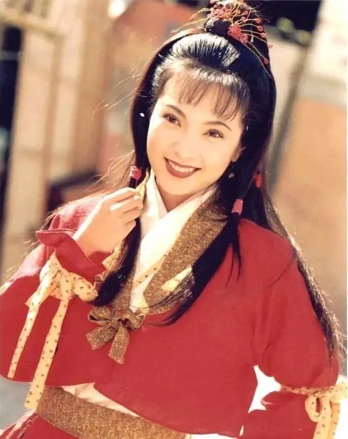 《神雕侠侣》中郭芙刁蛮任性，而她的扮演者傅明宪自己的出身也真就如郭大小姐一般，系