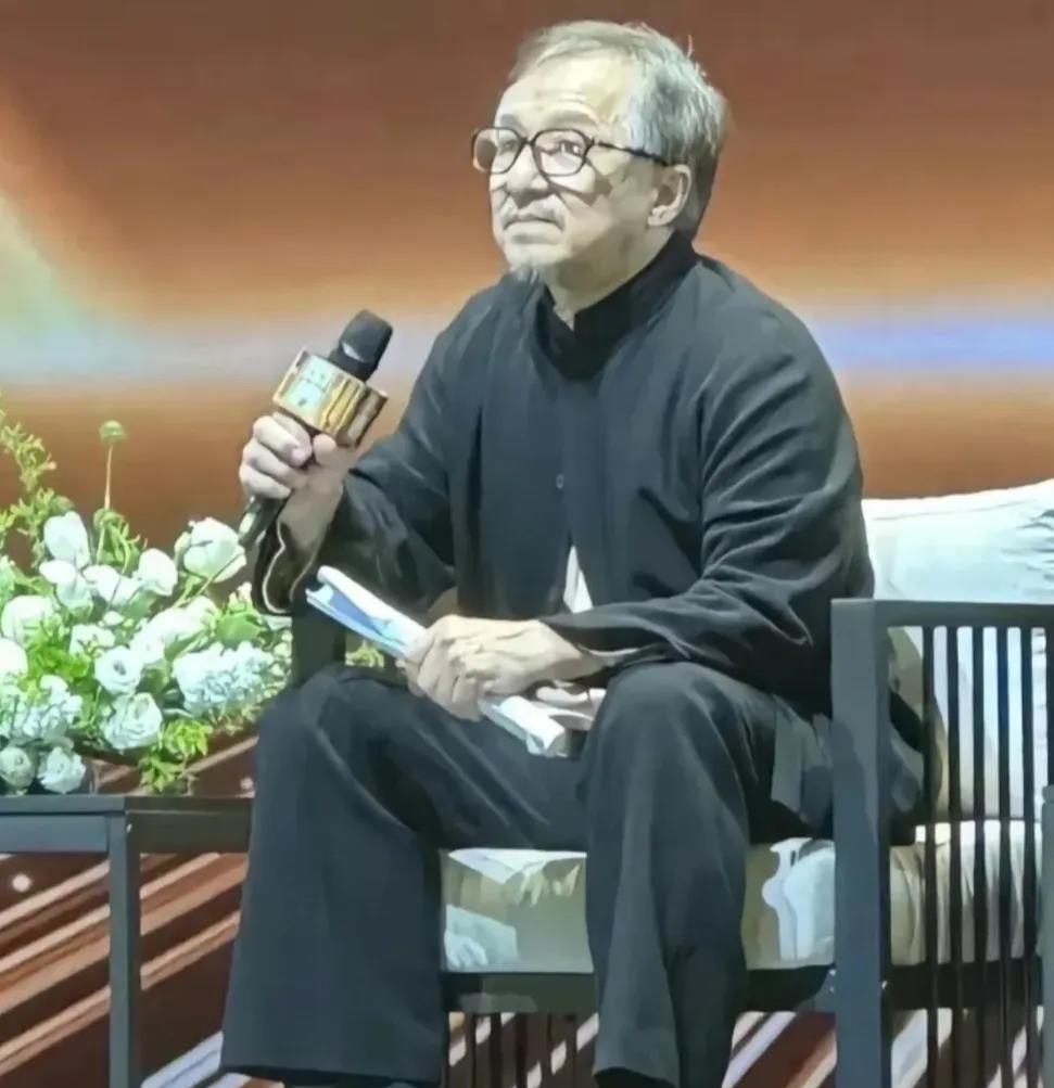 把成哥大哥拍得如此苍老，这个节目组该当何罪！近日成龙大哥参加某档节目，有几个镜头