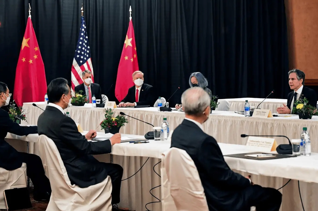 特朗普曾表示，中美关系非常良好，且中美是世界上最强大的两个国家。美国在经济体量上
