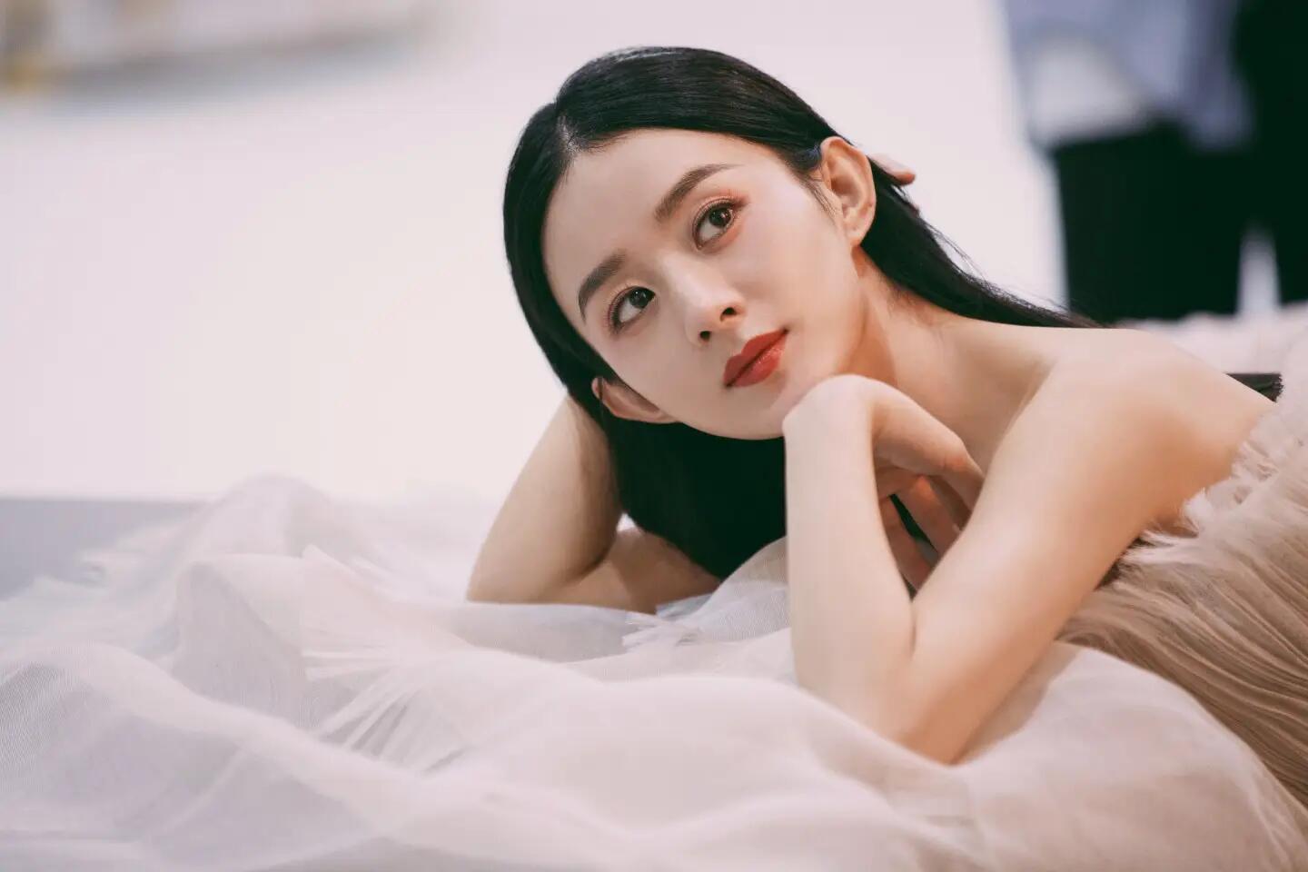 赵丽颖：家庭与事业最美好的诠释