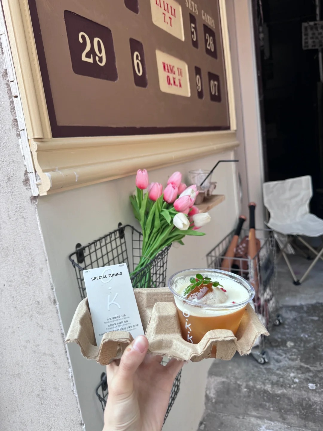 一元路很好拍的街头咖啡店☕️
门头很韩系 门口都是帅哥美女子