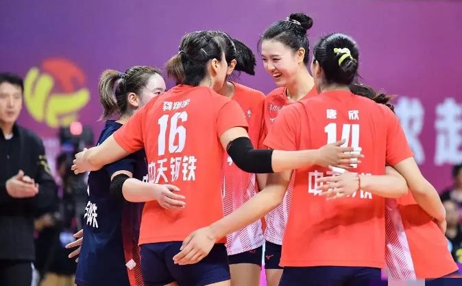 女排联赛a组最新积分榜排名：
1、上海女排10胜28分，外援轮休，0：3不敌福建
