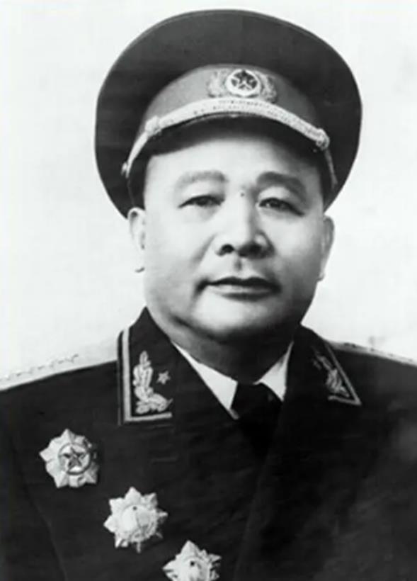 他被毛泽东誉为“对中国革命有大功的人”，却未能享受到和平年代的幸福生活，人生的最