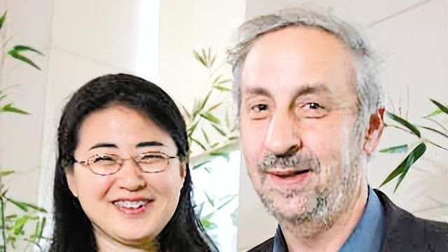 13岁被北大破格录取，28岁嫁53岁美国学者，已入美籍成美国教授