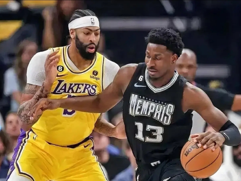 贾伦杰克逊和浓眉有好多相似点：

1，身高——杰克逊2米08，浓眉2米08

2