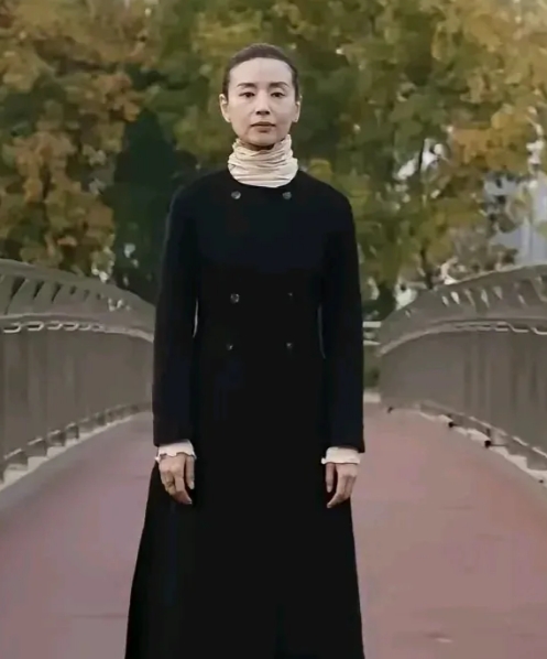 董洁之美，岁月何曾败？

董洁哪里显老？那不过是嫉妒者的无端臆测罢了！她之所以看