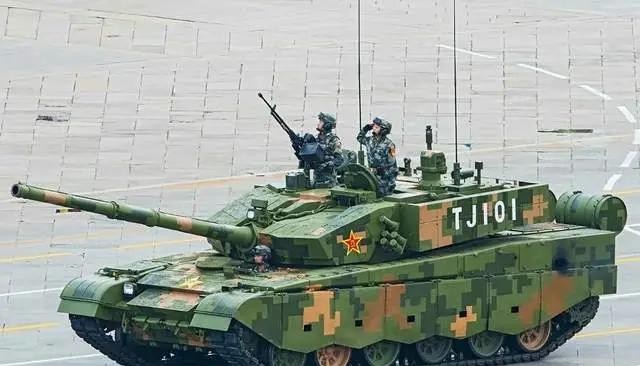 .几百万的坦克，为什么不能在里面装个空调？

你就记住一句话，打仗的时候，活着的