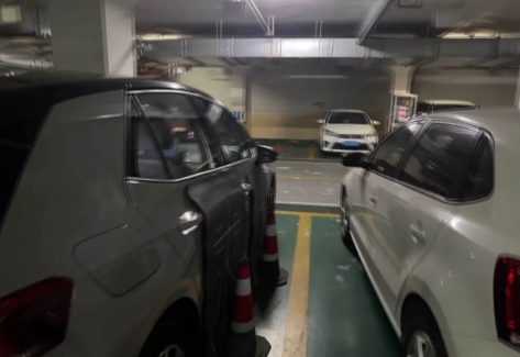 结论：
让得越宽，被开门杀的几率越高[吐舌][吐舌]
这么多年实践所得经验
一是