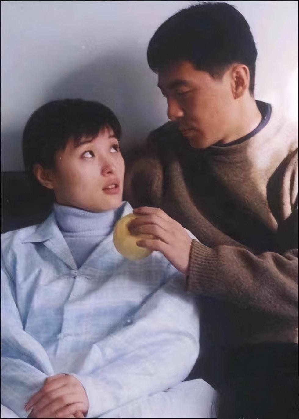 2005年，陈建斌和吴越同居5年后，扔下一封分手信，便立马娶了蒋勤勤。然而，当陈