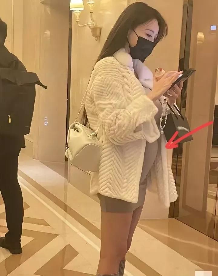叶珂真争气啊！真有了！

下半辈子的富华富贵算是保住了[笑哭]