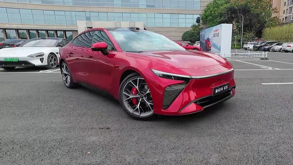 20万中大型鲶鱼，新款星纪元ES智驾首测，空悬+CDC秒杀小米SU7？