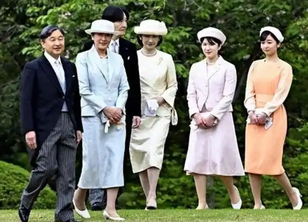 日本皇室的经济困境相较于英国和沙特皇室，这一话题显得尤为突出。日本皇室的财务状况