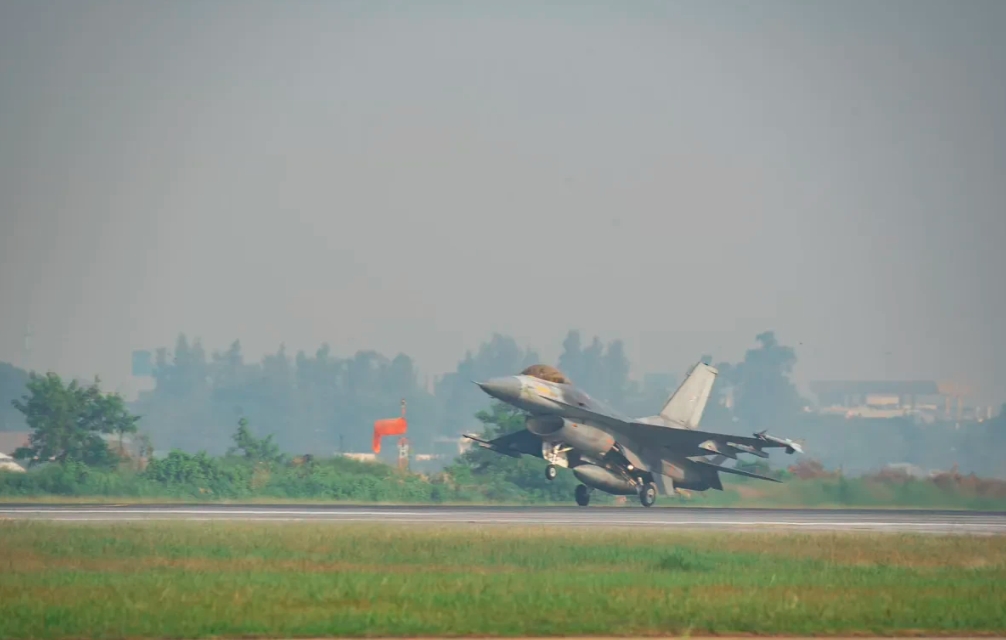 快讯！最新消息显示，2024年4月15日下午，以色列的一架F-35战斗机安全降落