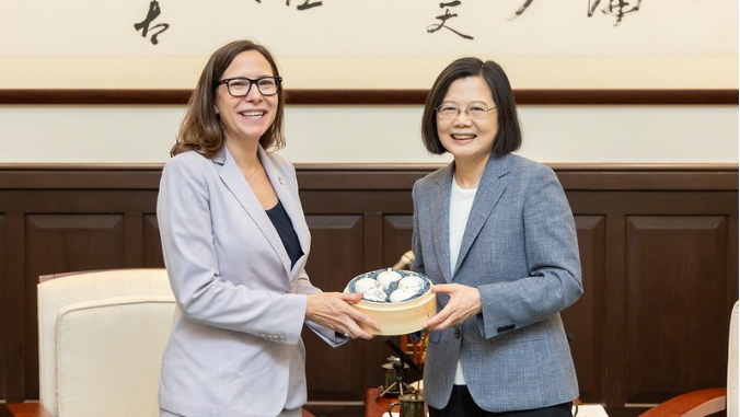 美国解雇罗森伯格 台独回应                           