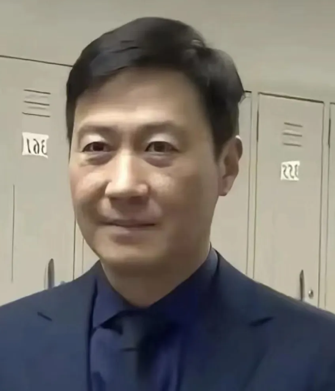 黎明咋变这样了，眼黑脸肿一胖毁所有！