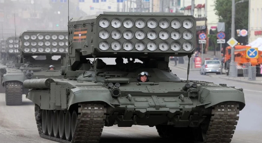 俄罗斯的TOS-1喷火坦克。

TOS-1喷火坦克是一种在T-72主战坦克基础上