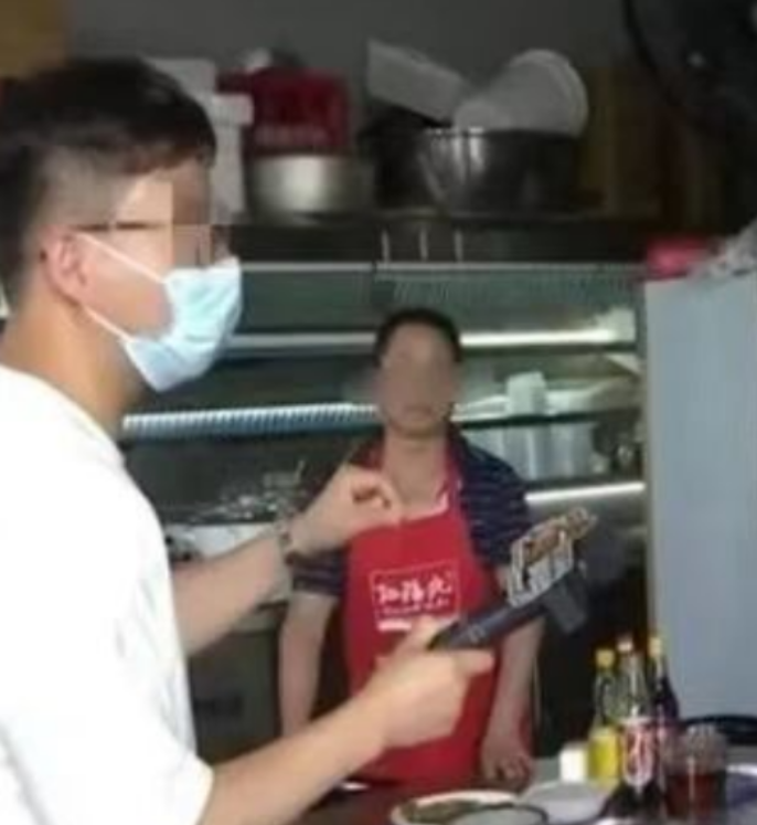 浙江，女子李慧敏花了76元在一熟肉店买了一斤熟牛肉。回家一称，发现竟少了140多
