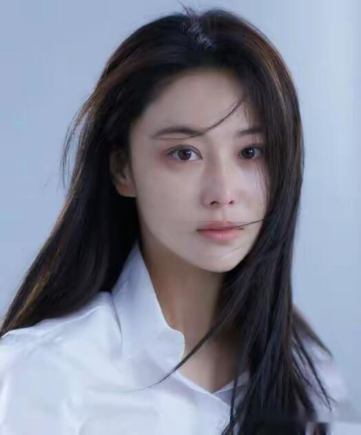 超越外貌的魅力：张馨予的内外兼修美学之旅