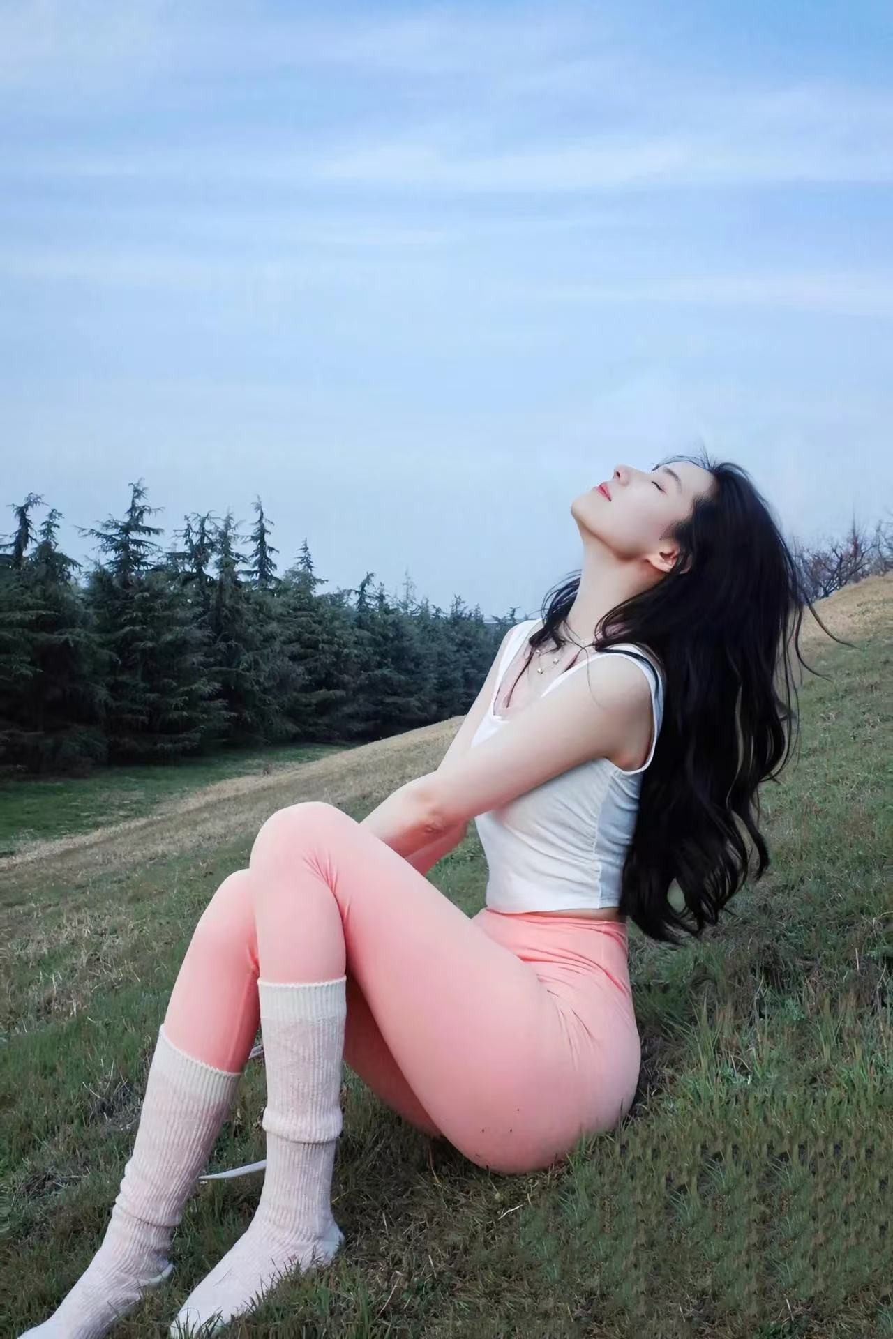 和女朋友在郊外的一天哈哈哈