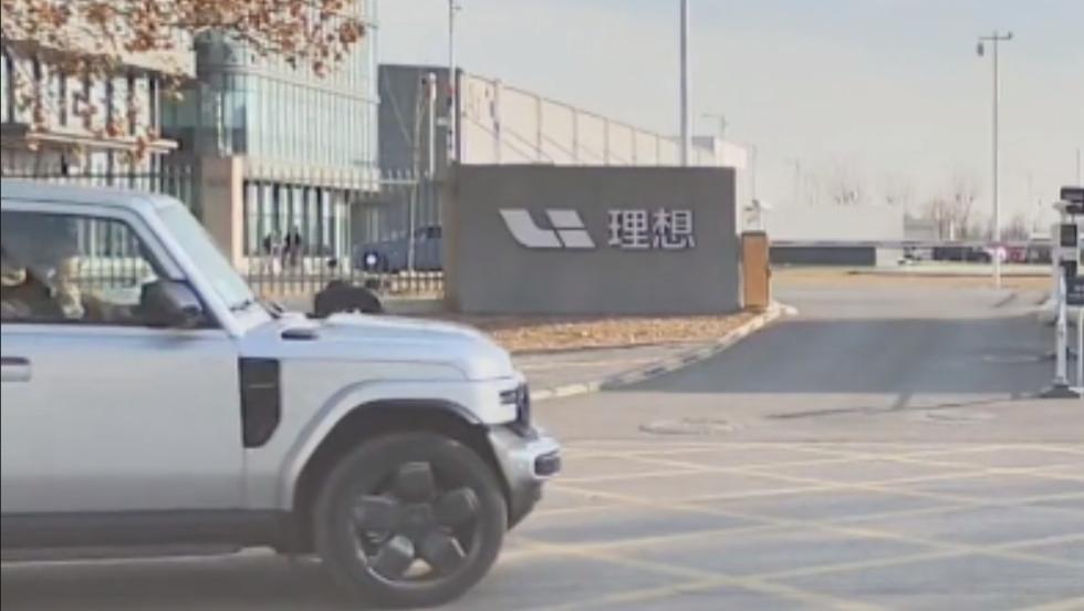 香不香！看看竞品车的类型，奇瑞iCAR V23现身理想总部