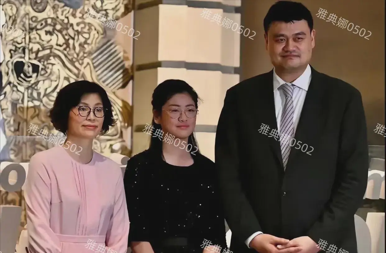 姚明女儿姚沁蕾身高直逼2米 ，14岁的她已经比1米9的妈妈高了，身高在1米95左