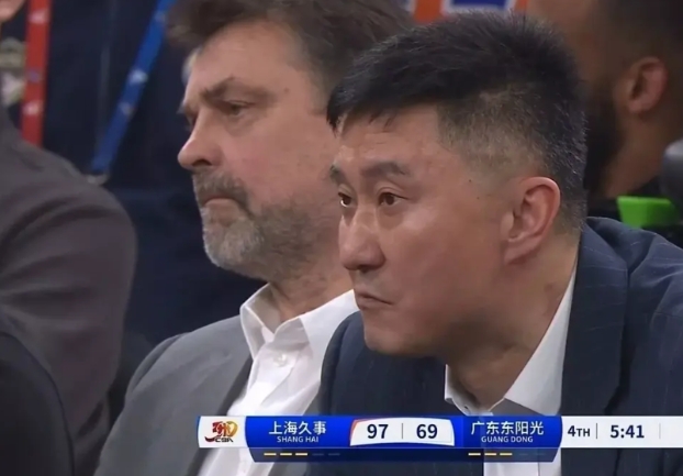 九连胜被终结！广东客场惨败上海后，将引发蝴蝶效应有三：
1、杜锋下课！作为球队主