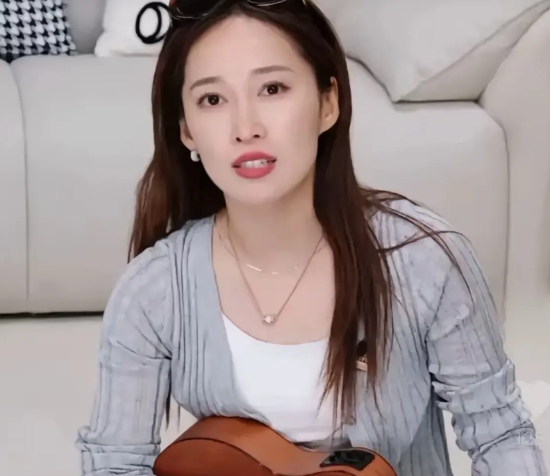 命运三次玩笑，yoyo错失顶流网红梦！

第一次，与辉同行初建，她若勇敢一跃，颜