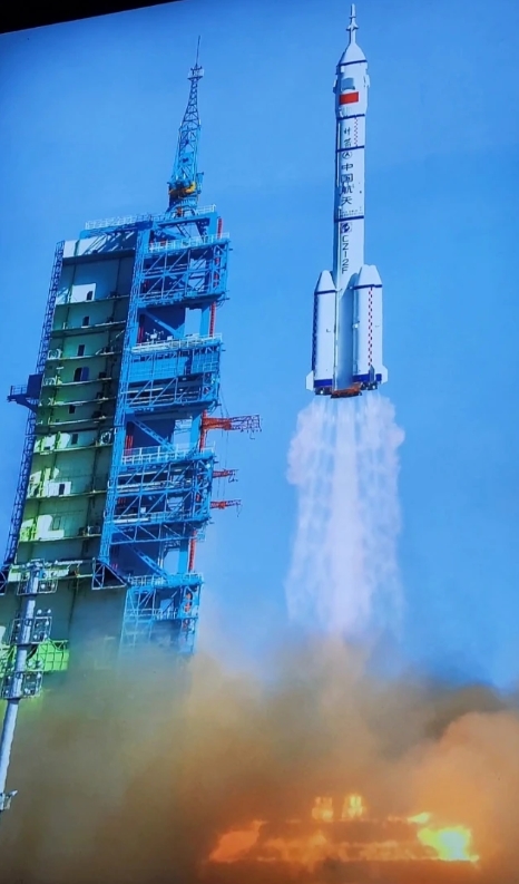 024年4月24日上午9时，神舟十八号载人飞行任务新闻发布会在酒泉卫星发射中心召