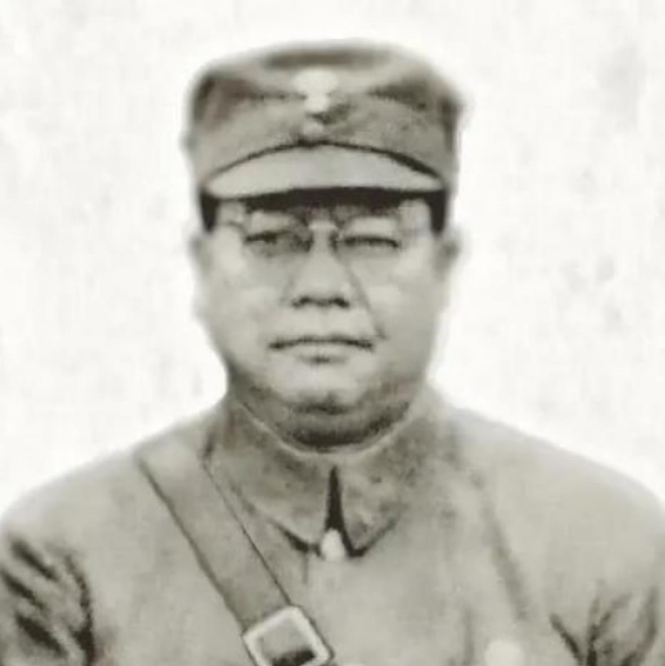 1938年，桂军189师长俘虏了两名日军。看着日军矮小的身材，师长灵机一动，想到
