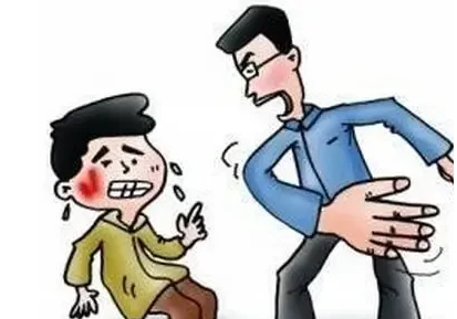 江苏徐州，一男生中考期间与人约架，不服管教怒怼教务主任“就你脸大”。教务主任动手