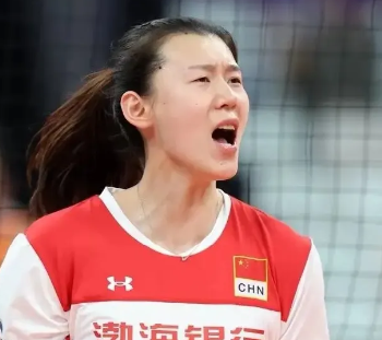 为什么天津女排春节只休息一天，而其他队都放了三天假？
因为天津女排的夺冠压力还是