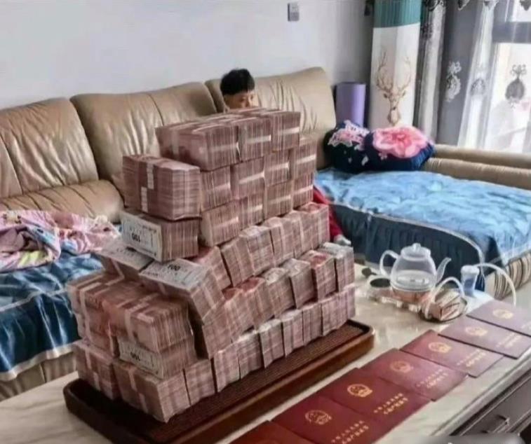 沙发后面的小孩是不是不用努力了