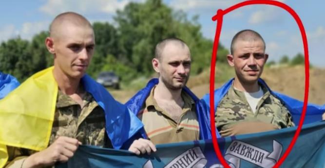 乌克兰战俘竟然和俄罗斯人配合，甚至还对“亚速营”士兵进行痛打。一名“前战俘”维克