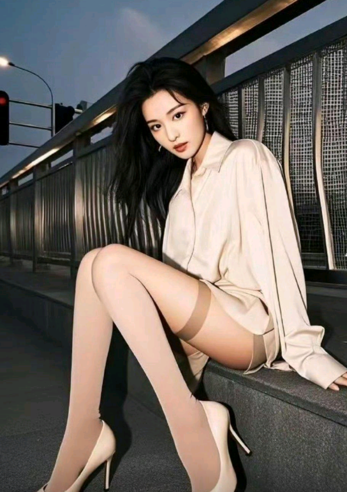 王楚然居然穿肉丝了！？