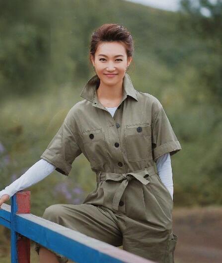 李梓萌：贷款上班20年，戴假发出镜