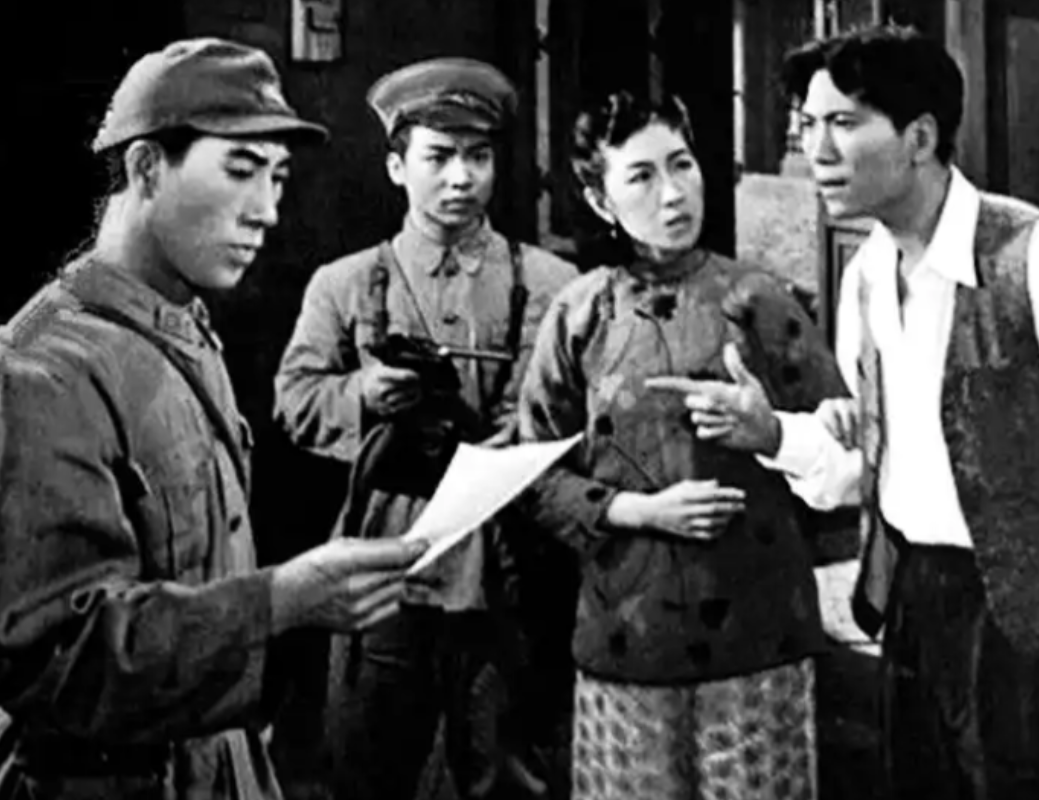 她参演的电影都是配角，甚至还是跑龙套的。并且多以太太、地主婆为主。在这部电影里，