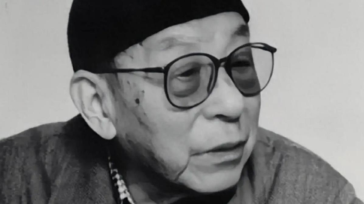 张学良被释后为什么不回东北？

说白了他那是不回来吗？他那是没脸回来。

当初项