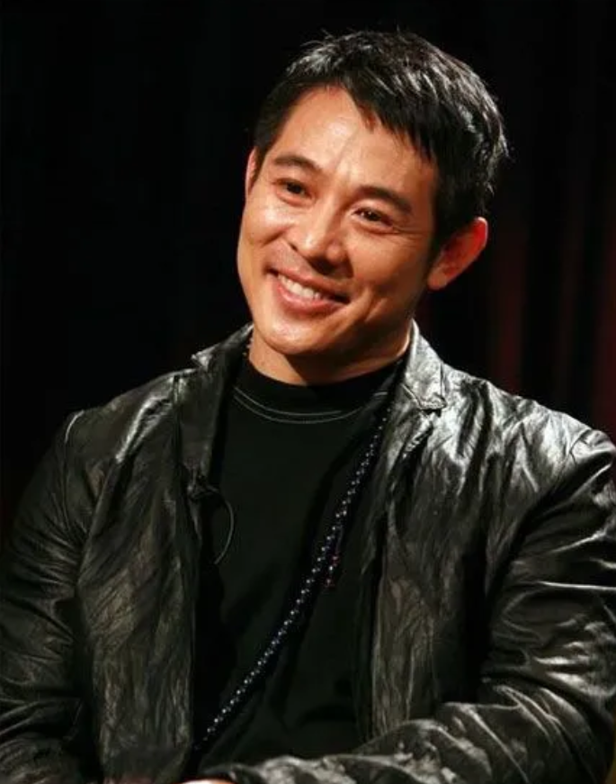 因为有李连杰，所以电影《英雄》在美国很了不起，远超《卧虎藏龙》。李连杰在采访中说