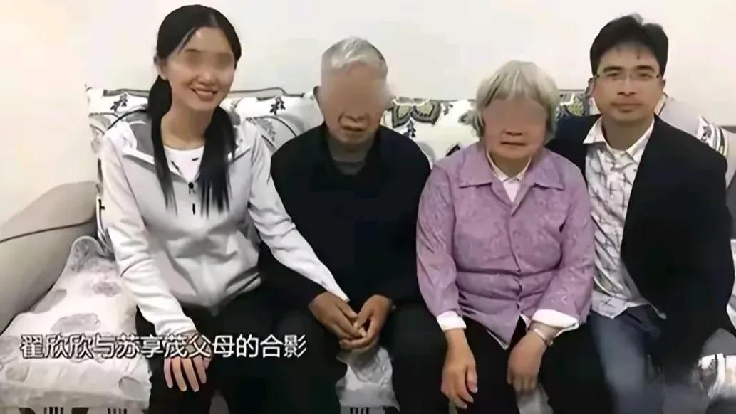 翟欣欣为了钱，竟然可以克服生理性厌恶和苏某结婚，真是太狠了