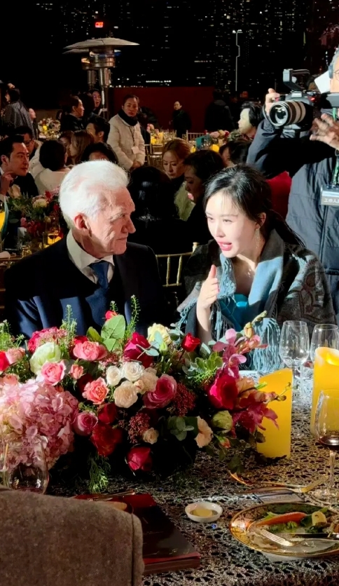 女子无才便是德，超级大美女田朴珺太有才了，不仅凭智慧由一个名不见经传的小演员，一