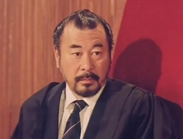 原来这位演员90年代就去世，难怪后来没看过他演戏
翻查资料，发现他五十年代已经出